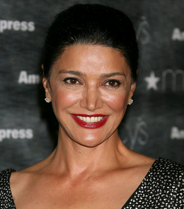 shohreh-aghdashloo-monas-dream-film