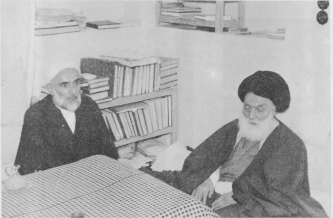 Mohammad Taghi Falsafi sitting next to Hossein Borujerdi