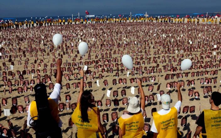 Members of the Baha'i religion demonstrate in Rio de Janeiro's Copacabana beach on June 19, 2011 asking Iranian authorities to release seven Baha'i prisoners accused of spying for Israel and sentenced to 20 years in jail - AFP